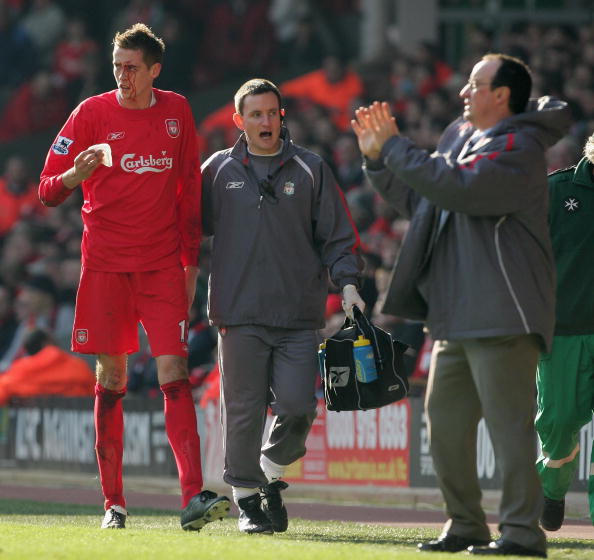 足球欧联杯精彩倒钩破门当选本周最佳进球（欧联杯惊艳倒钩破门荣膺本周最佳进球）