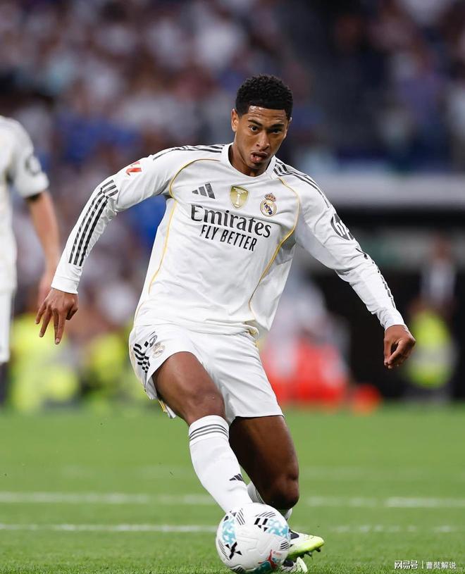 中超欠薪问题严峻，俱乐部准入难，财务困境持续，亟需解决。（中超欠薪严峻、准入受阻，财务困局持续，亟待化解）