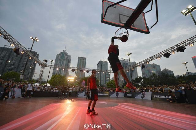 贝蒂斯 - 巴塞罗那：拉卡尔图哈的榜首之争（拉卡尔图哈榜首大战：贝蒂斯对决巴塞罗那）