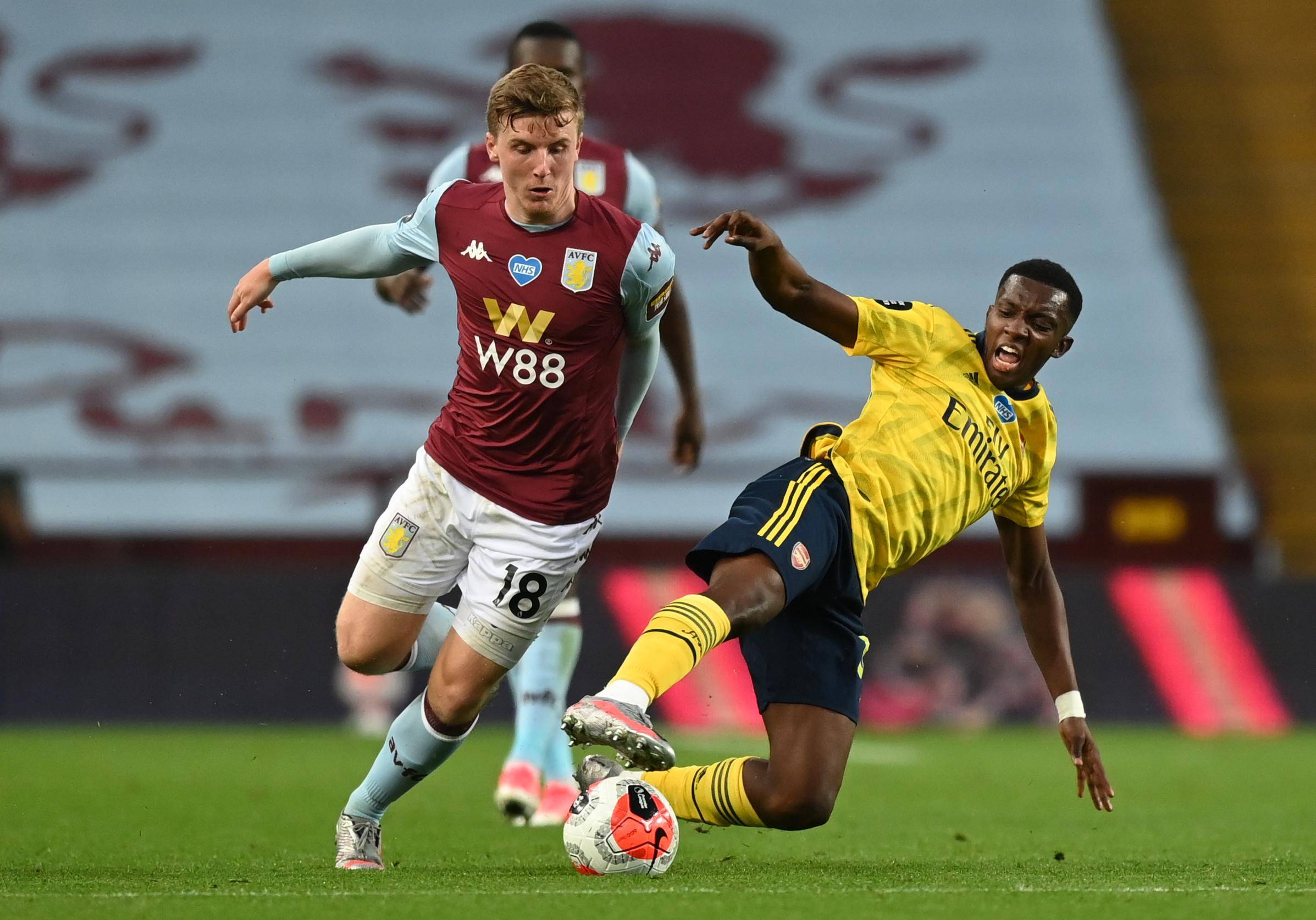 狼队防线改善主场迎战曼联，英超对决比分或1-1、2-2（狼队防守回暖主场对阵曼联，英超一战或以1-1或2-2告终）