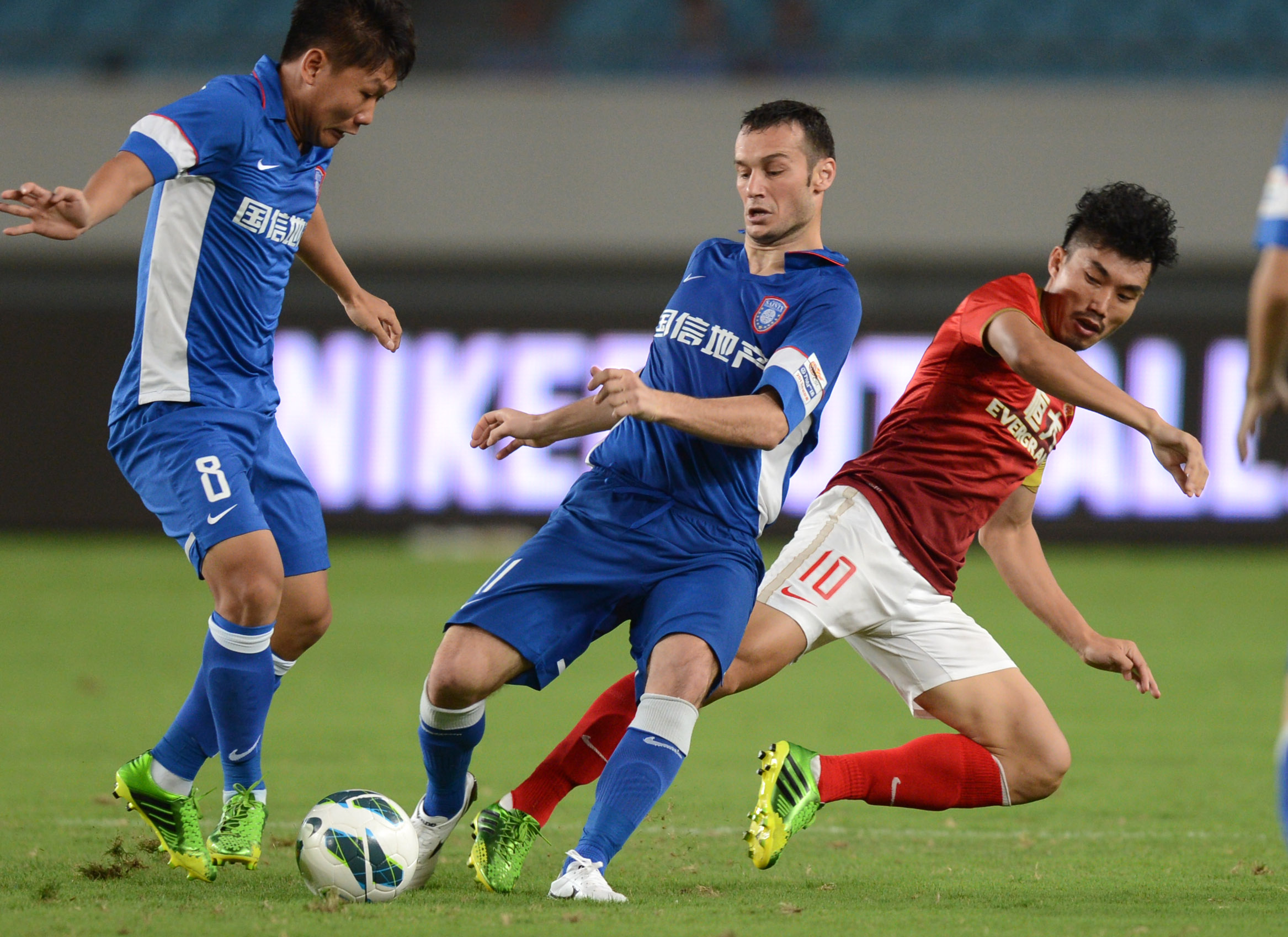 美因茨vs云达不莱梅：李在城、阿米里首发，博尼费斯、菅原由势出战（美因茨对阵不莱梅：李在城、阿米里首发，博尼费斯与菅原由势登场）