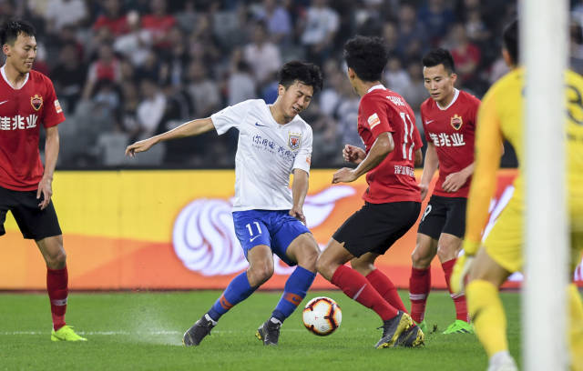 官方：阿根廷国家队征召圣吉罗斯后卫凯文-麦卡利斯特（阿根廷国家队官宣：圣吉罗斯后卫凯文-麦卡利斯特入选）