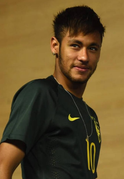 拜仁连续18场联赛每场都至少进两球，距德甲纪录只差两场（拜仁联赛已连18场至少攻入两球，距德甲纪录仅差两场）