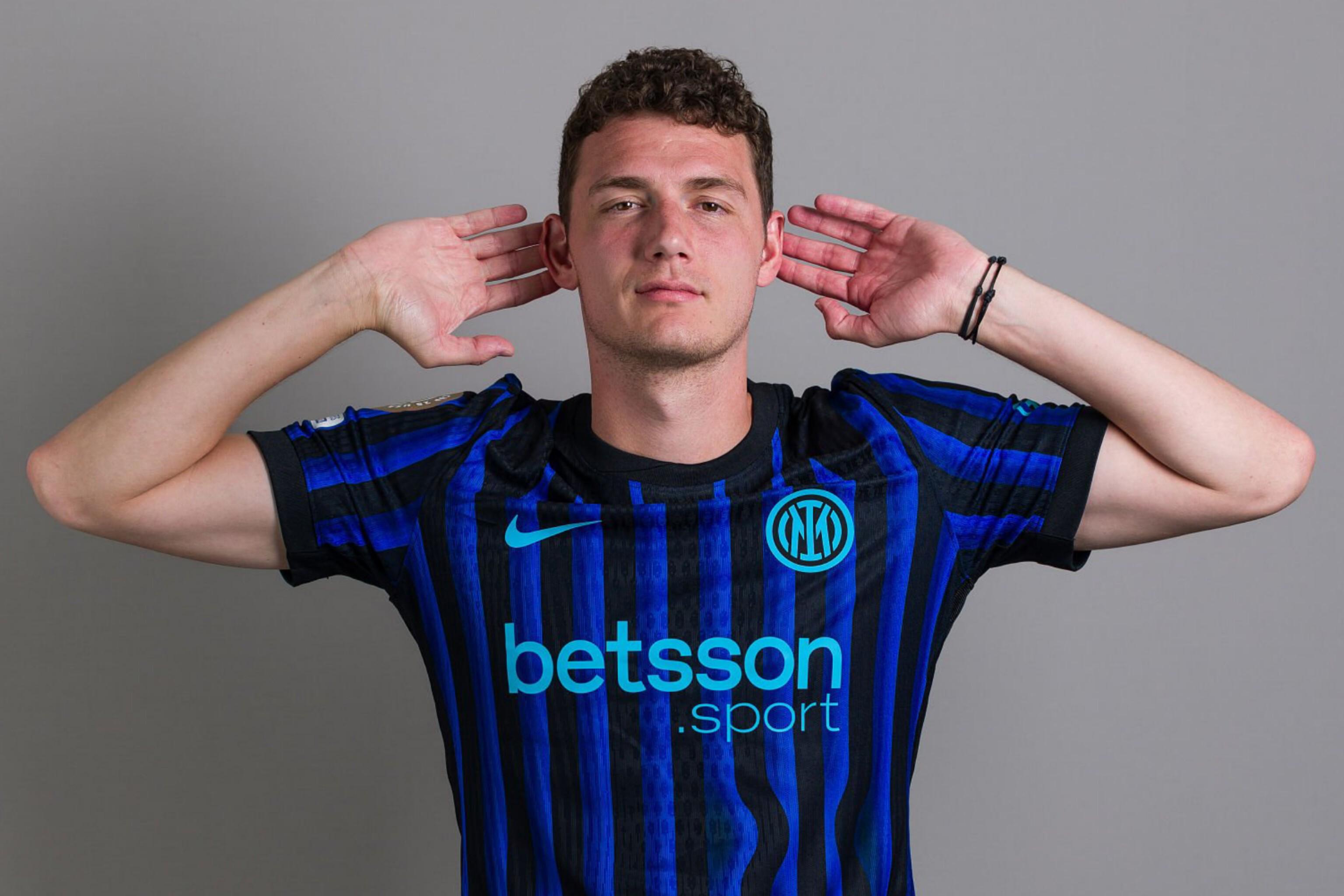 官方：赫伊森因肌肉不适退出本期西班牙国家队集训营（官方通告：赫伊森肌肉不适，缺席本期西班牙队集训）