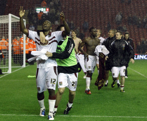 技惊四座，麦克托米奈开场3分钟为苏格兰打入一粒精彩的倒钩（麦克托米奈开场3分钟倒钩破门，技惊四座）