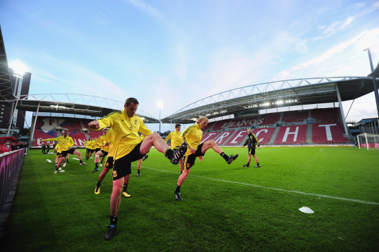 巴特萨吉感谢球迷支持，庆祝球队重要胜利（巴特萨吉向球迷致谢，欢庆球队关键胜利）