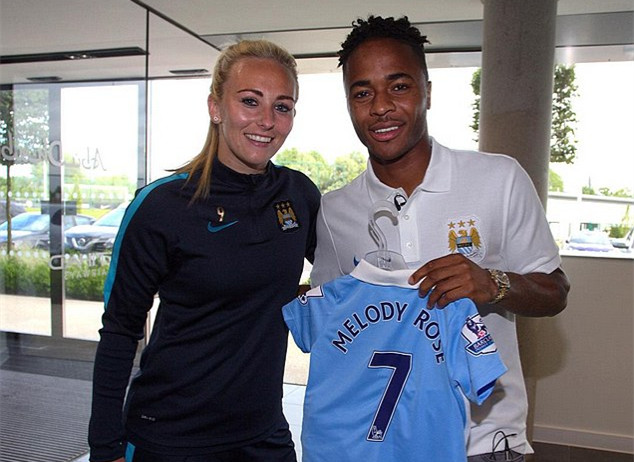 1次退赛引热议！郑钦文敢拒聚光灯，是遗憾还是冠军格局？（一次退赛成焦点：郑钦文选择不追光，是遗憾还是王者心态？）